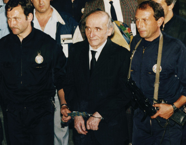 קלאוס ברבי במשפטו. צילום: רויטרס