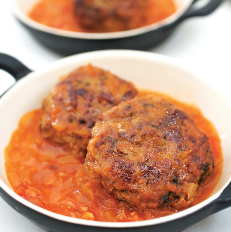 קציצות בשר ברוטב עגבניות. צילום: דרור כץ