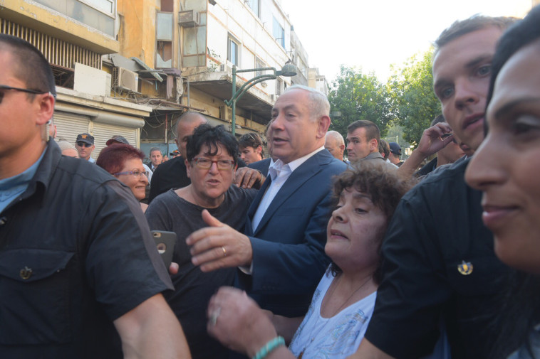 שפי פז עם נתניהו בסיור בדרום תל אביב. ארכיון: אבשלום ששוני