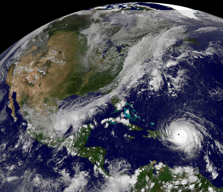 סופה בגודל של האיים הבריטים. הוריקן אירמה מהחלל, צילום: רויטרס