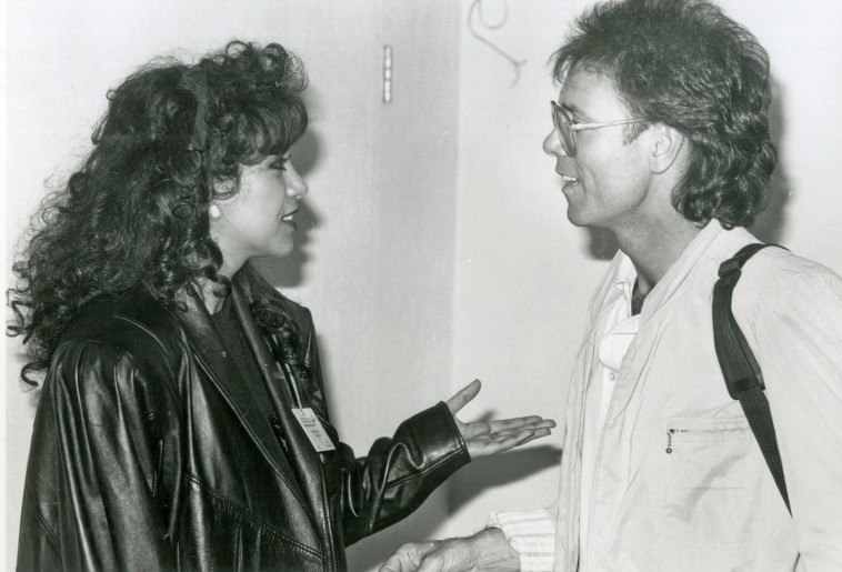 קליף ריצ'רד עם עפרה חזה. צילום: נאור רהב 