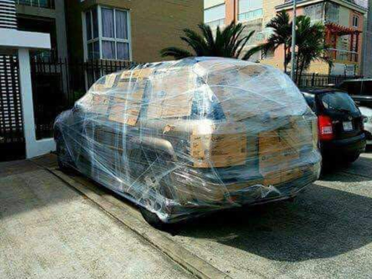 השכן מיגן את האוטו. צילום: באדיבות המשפחה