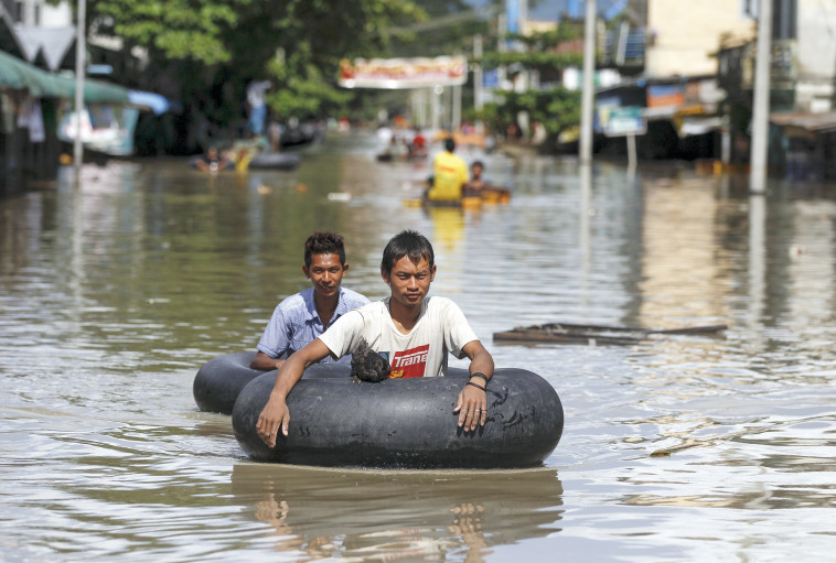 שטפונות במיאנמר. צילום: רויטרס