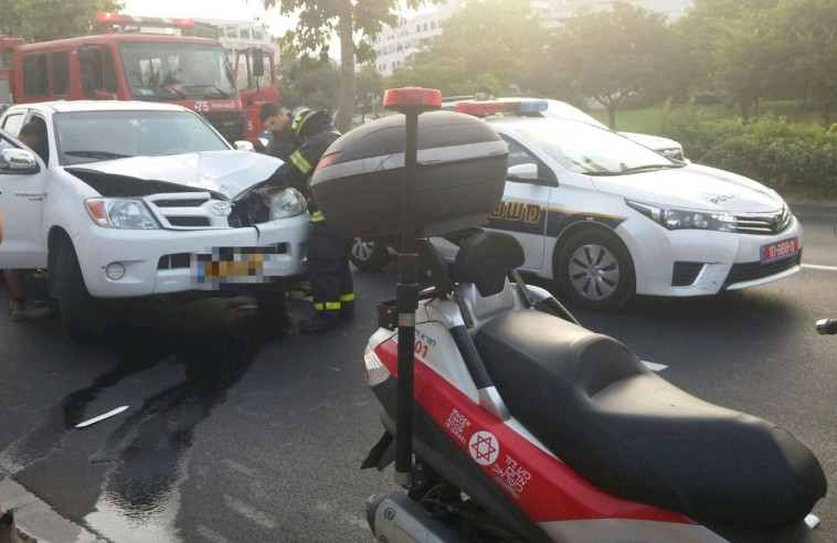 זירת התאונה בה נהרג גבר כבן 70 בתל אביב. צילום: תיעוד מבצעי מד&quot;א