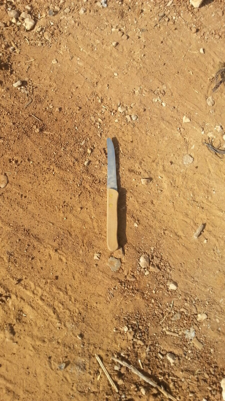 הסכין שנתפסה בזירת האירוע בקריית ארבע. צילום: TPS