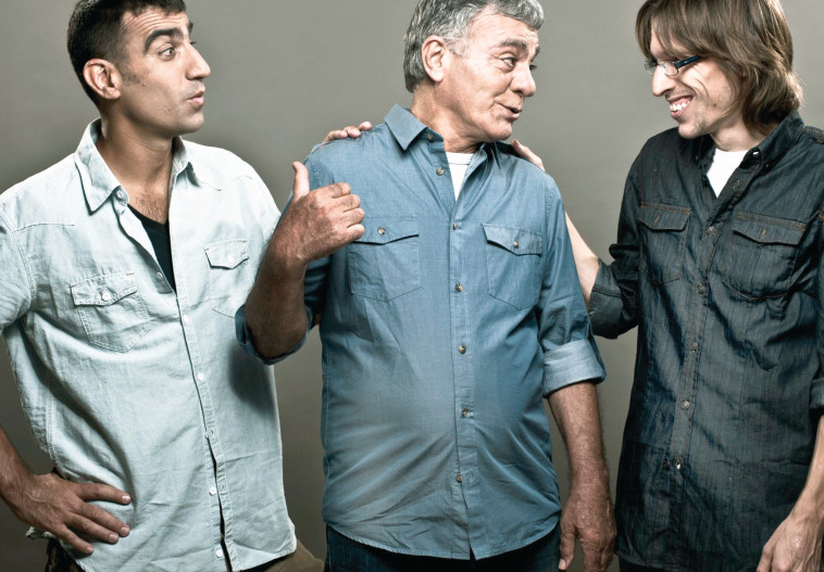 גברי בנאי עם הבנים בעז