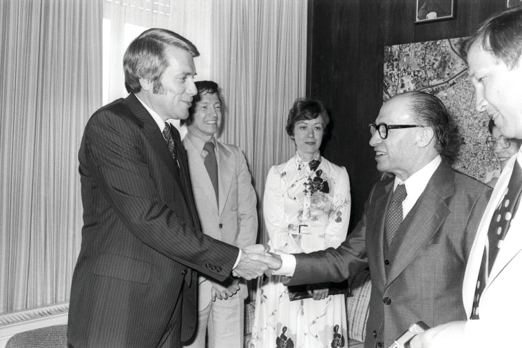 בגין נפגש עם נציגי האוונגליסטים. צילום: יעקב סער, לע&quot;מ