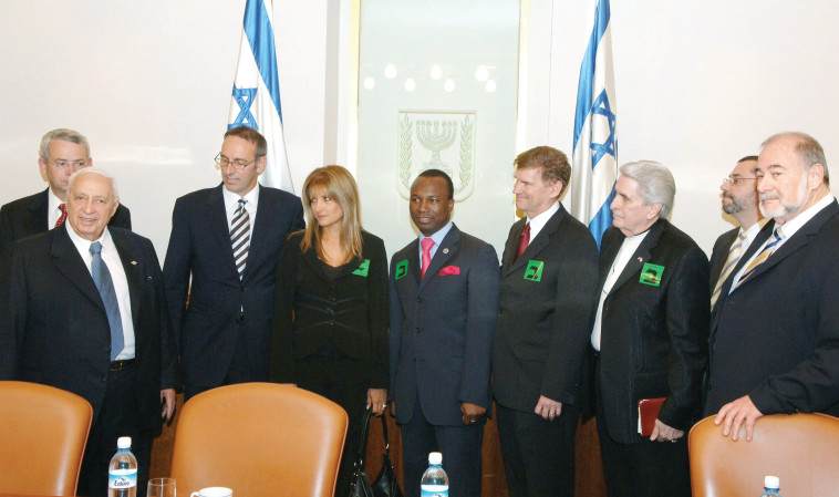 שרון נפגש עם נציגי האוונגליסטים. צילום: משה מילנר, לע&quot;מ