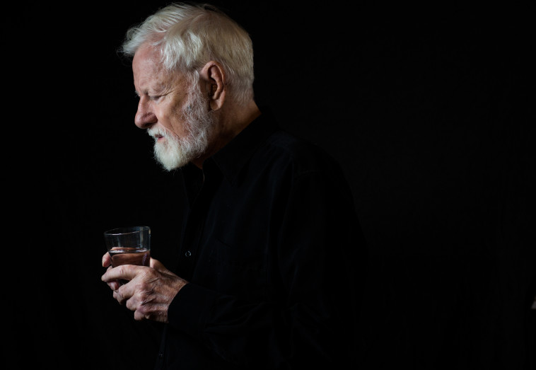 מעלה חיוך ממיטת חוליו. אבנרי. צילום: לע&quot;מ 