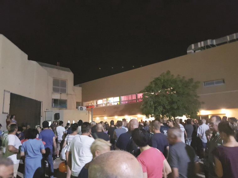 אסיפת התושבים החילונים בערד בשבוע שעבר. צילום: ערד ליין