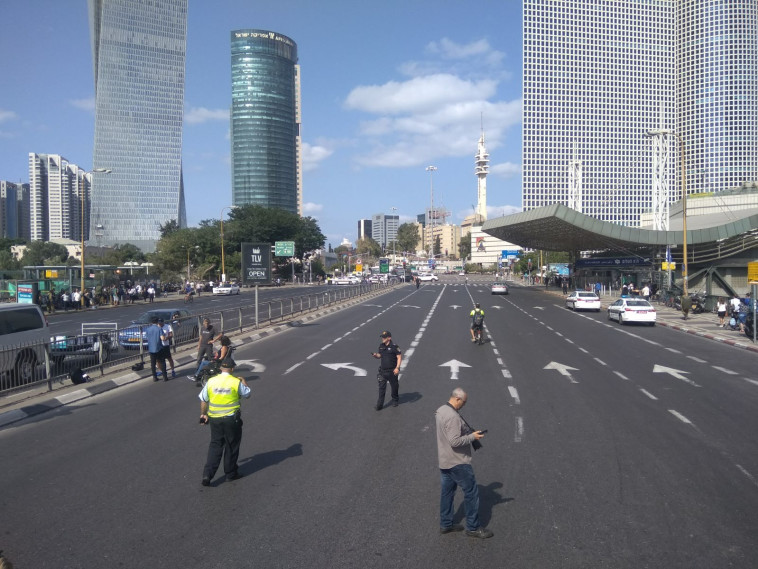 חסימה בדרך השלום. היום. צילום: אבשלום ששוני