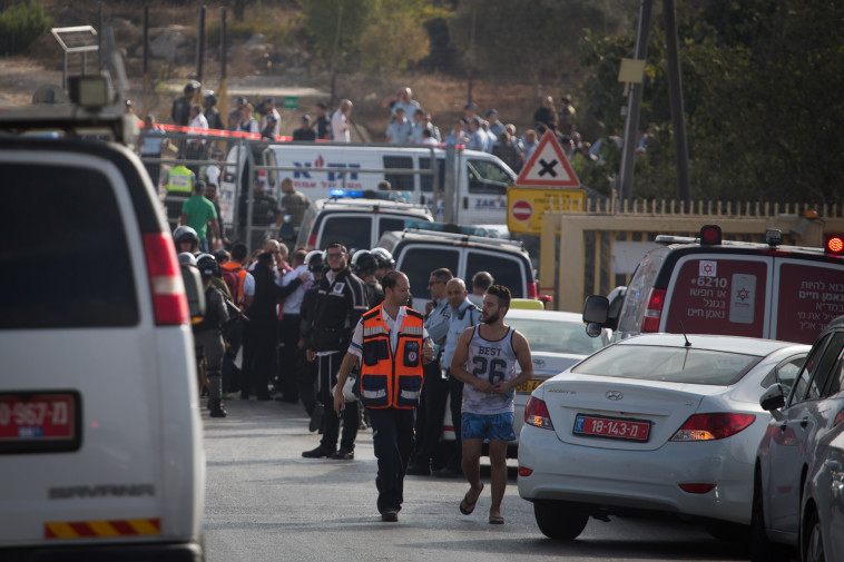זירת הפיגוע בהר אדר. צילום: פלאש 90 זירת הפיגוע בהר אדר. צילום: פלאש 90