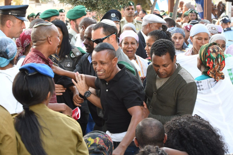 הלווייתו של גברייה. צילום: אבשלום ששוני