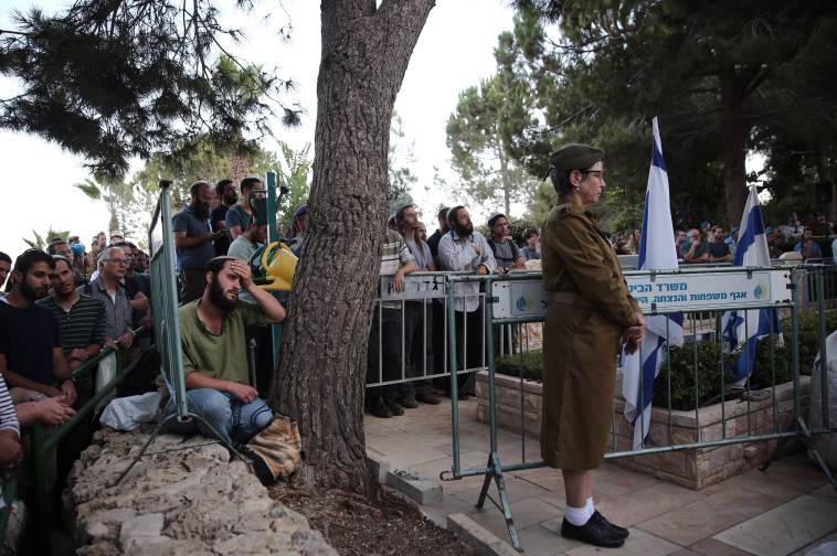אלפים בהלוויה. צילום: מרים אלסטר, פלאש 90