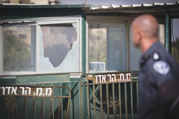 זירת הפיגוע בהר אדר. צילום: יונתן זינדל, פלאש 90