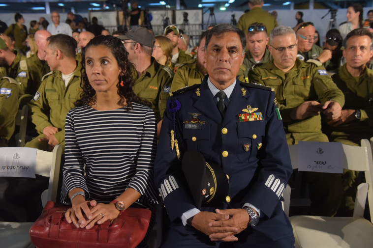 קבלת הפנים למשלחת החילוץ .צילום: אבשלום ששוני