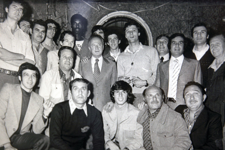 מיקי ברקוביץ', קבלת הפנים אצל ראש הממשלה רבין. צילום: רפרודוקציה, אריאל בשור