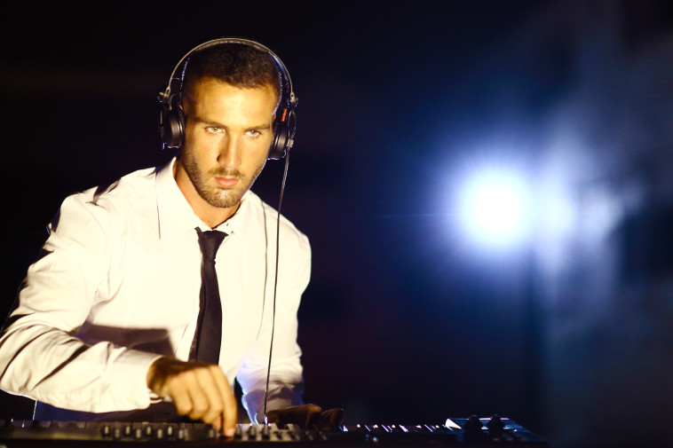 רועי הרוש. פלאשבק צלמים, יח&quot;צ 