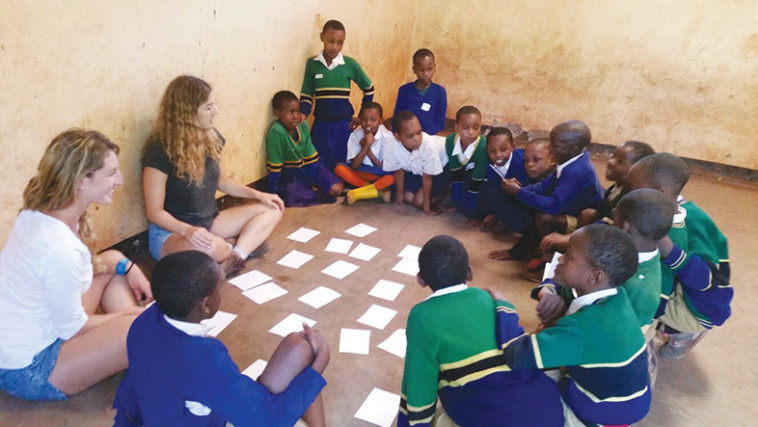 &quot;לא רק חוויה, אלא הרבה מעבר&quot;. חברי המשלחת בפעולה, צילום: HelpApp