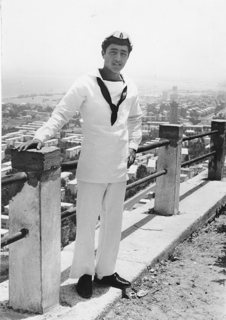 משה לוי במדי המשחתת. צילום פרטי