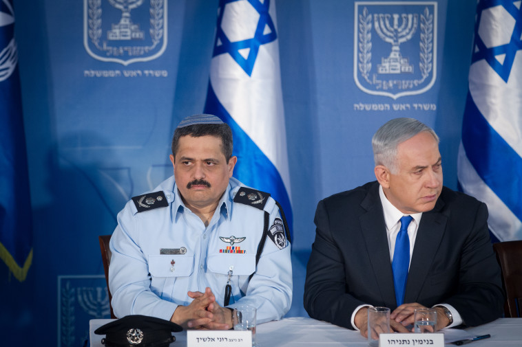 המפכ&quot;ל ורה&quot;מ. &quot;במקום להילחם בשחיתות סביבו הוא מאיים על שומרי החוק&quot;. צילום: מרים אלסטר, פלאש 90