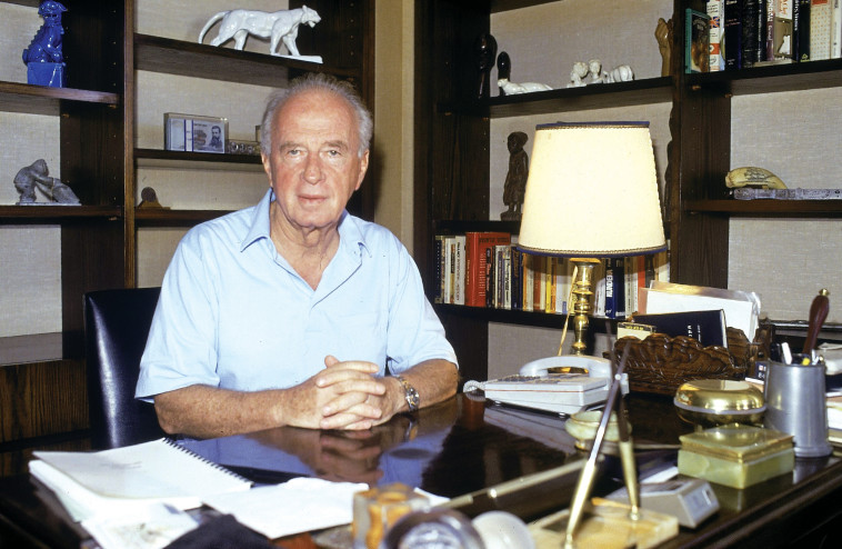 &quot;יצחק רבין. צילום: אבי שמחוני, &quot;במחנה