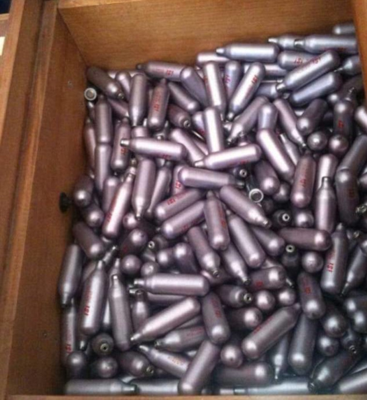 הגז מופץ במסיבות במכליות ובלונים. צילום מסך