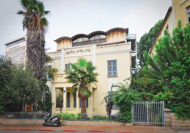 תחת מוטת הכנפיים של משרד הביטחון. מוזיאון ההגנה בתל אביב. צילום: CC BY-SA 3.0 