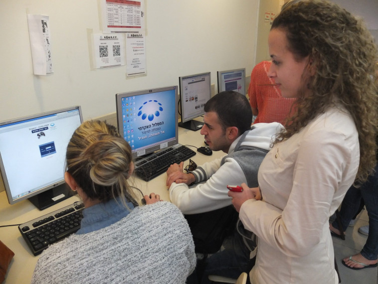 לימודי תקשורת במכללה למנהל. צילום: אבשלום ששוני