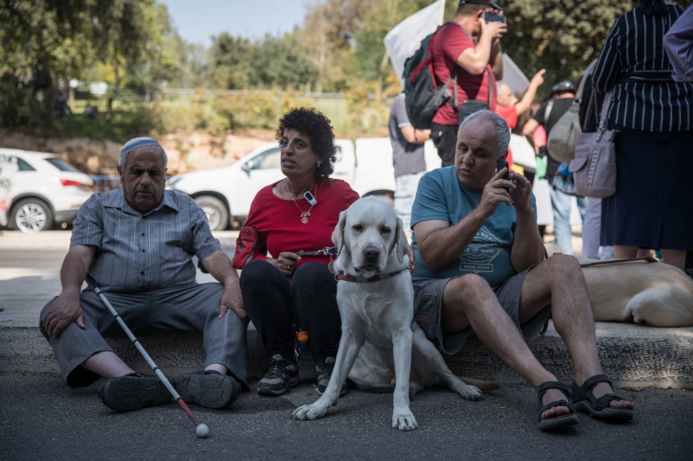 מחאת העיוורים מול הכנסת. צילום: הדס פרוש, פלאש 90