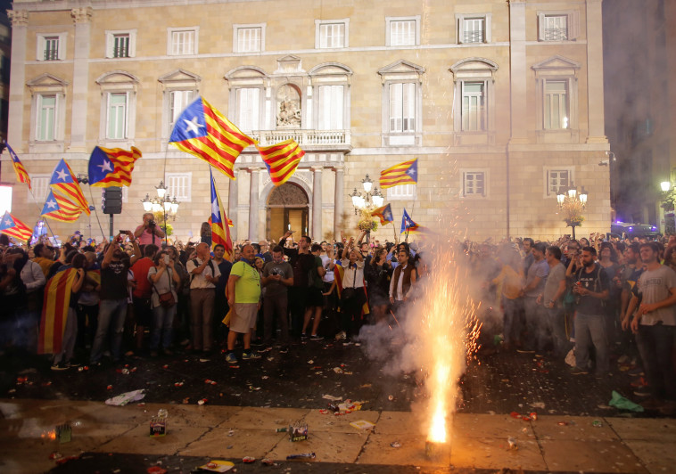 חוגגים עצמאות בקטלוניה. צילום: רויטרס