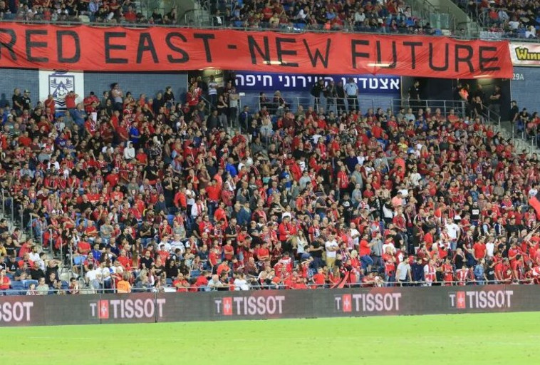 נוכחות מרשימה של האדומים. צילום: ערן לוף