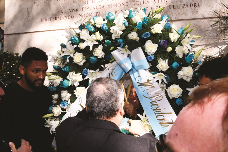 נשיא לאציו בבית הכנסת ברומא. צילום: Getty images