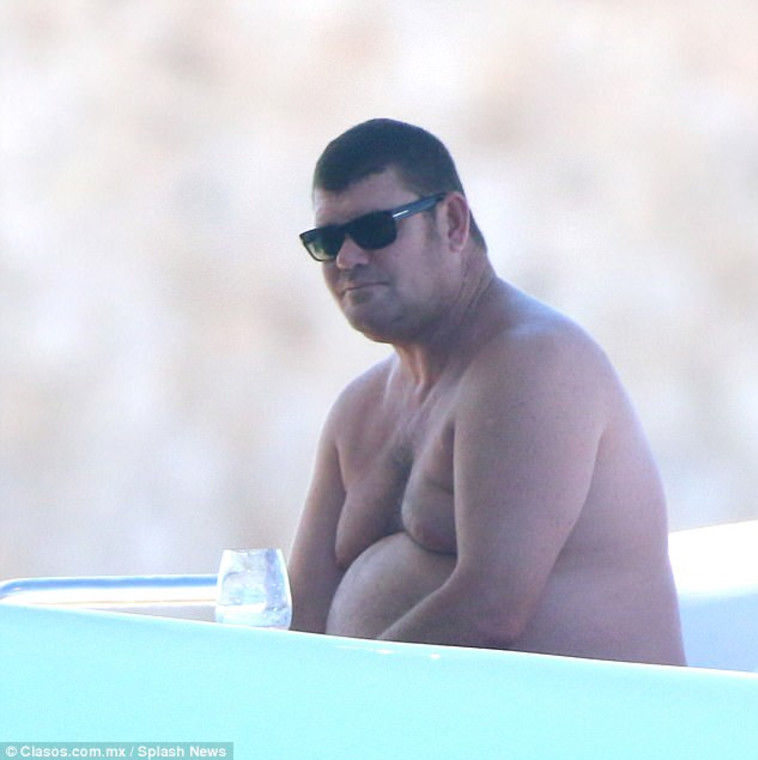 ג'יימס פאקר נופש במקסיקו. צילום מסך