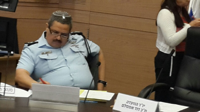 יפסיקו להמליץ? רוני אלשיך בכנסת. צילום: אריק בנדר 