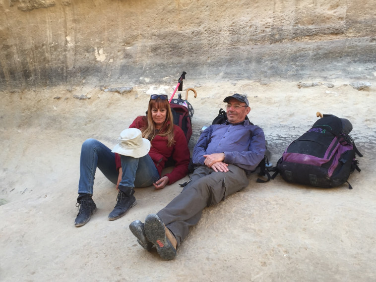 מיקי קם ורוברט הניג מתוך &quot;הולכת שבעה&quot;. צילום: רמי אגמי 