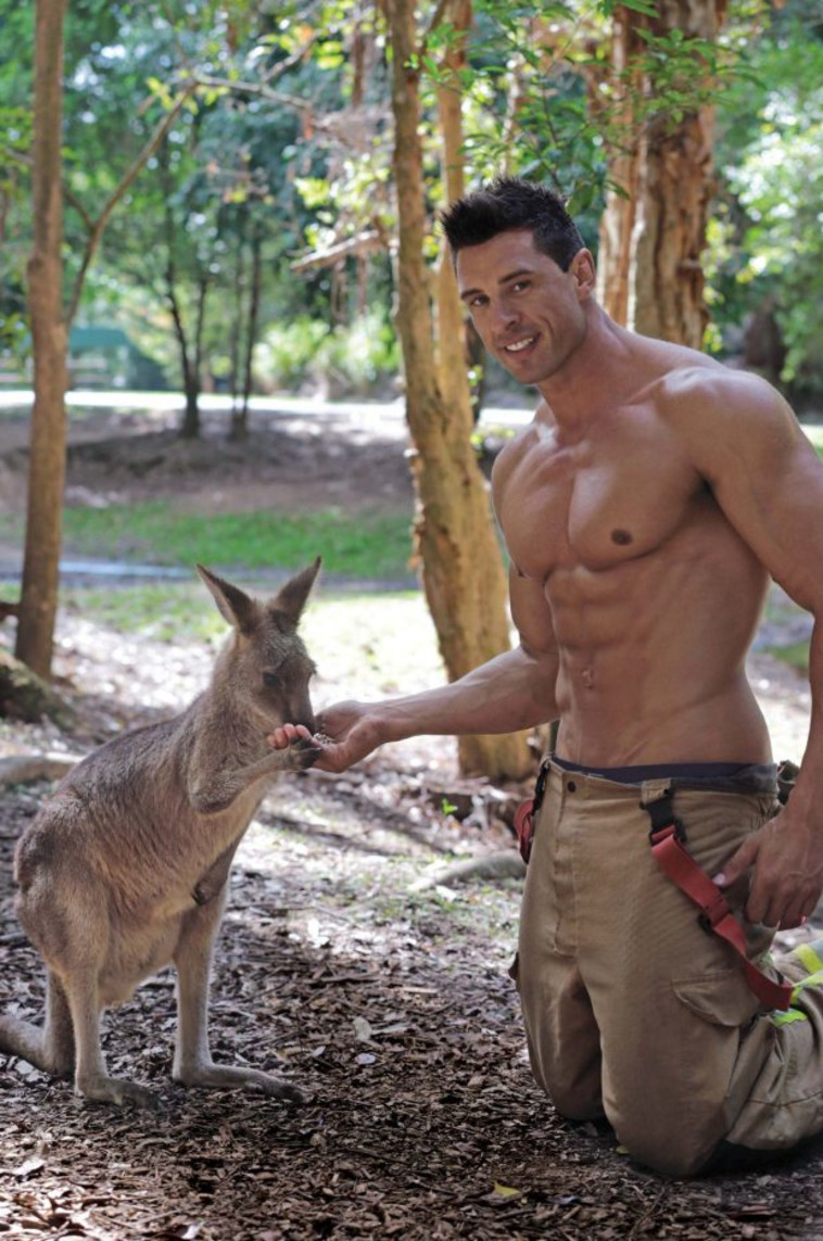 /AustralianFirefightersCalendar :צילום