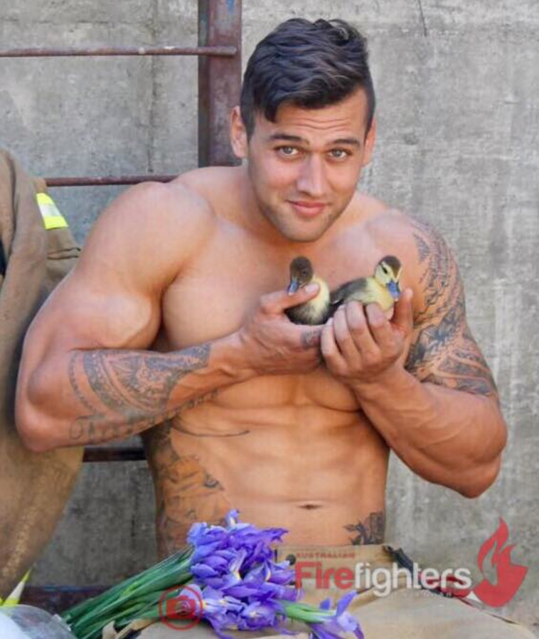 /AustralianFirefightersCalendar :צילום