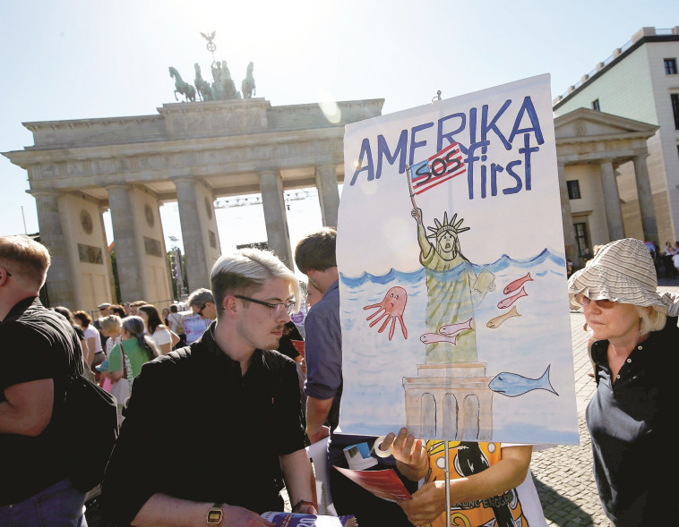 הפגנה בברלין נגד פרישת ארצות הברית מהסכם פריז, יוני 2017 צילום: רויטרס