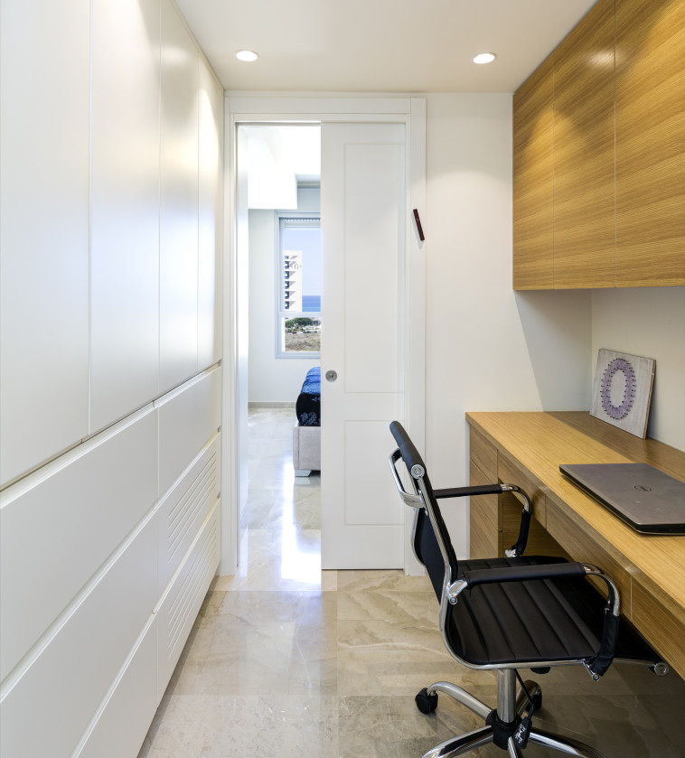 עיצוב הדלת. צילום: נדב פקט, עיצוב פנים: אילן לודבינובסקי