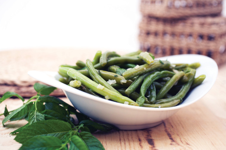 שעועית ירוקה בנענע ושום. צילום: דרור כץ