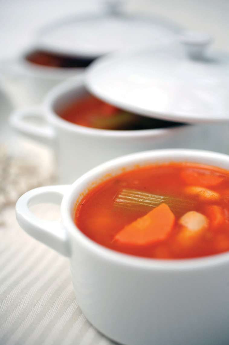 מרק שעועית ללא בשר. צילום: דרור כץ