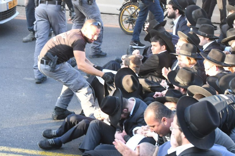 הפגנת החרדים בבני ברק. צילום: אבשלום ששוני