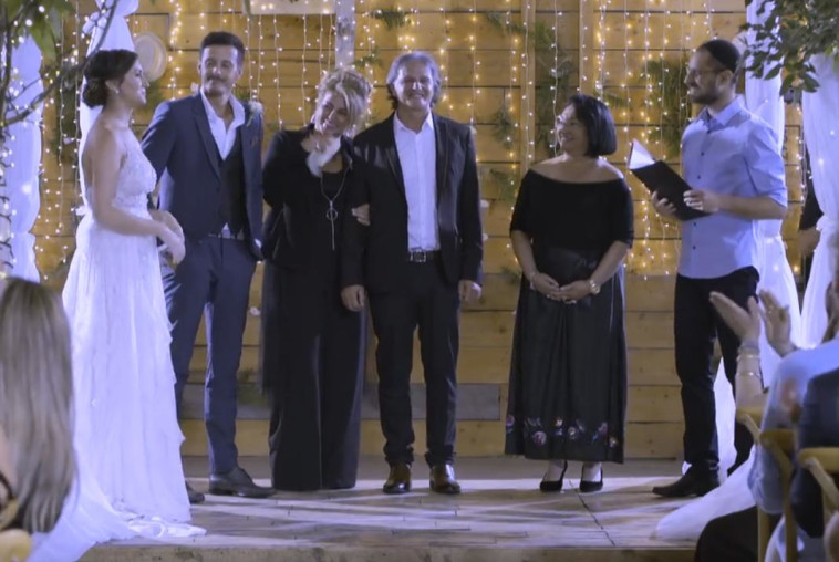 אלי ומיקאלה, חתונה ממבט ראשו. צילום מסך