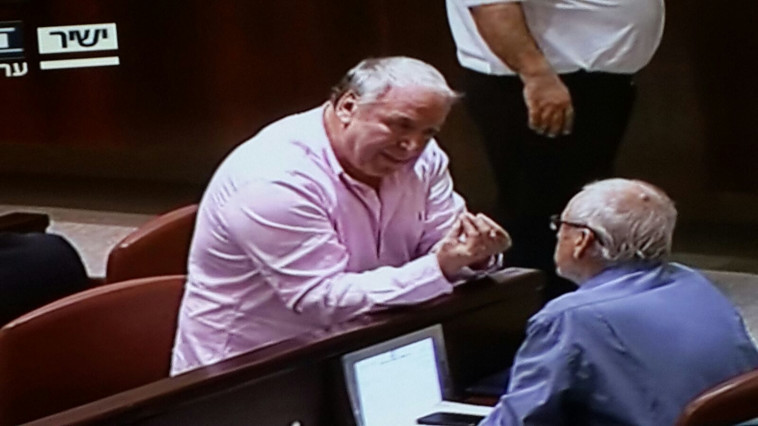 העימות בין השניים במליאה. צילום מסך