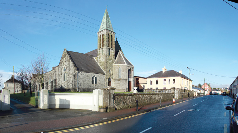 העיירה Lisdonavarna. צילום: Cqui CC BY-SA-3.0