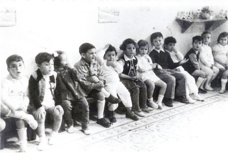 אריק איינשטיין (חמישי מימין) ופולי