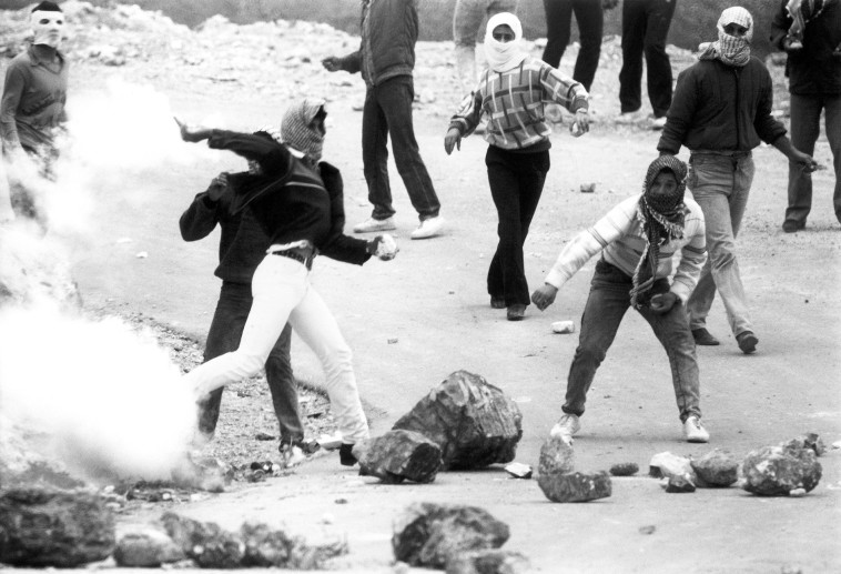 האינתיפאדה הראשונה. צילום: יצחק אלהרר, סקופ 80