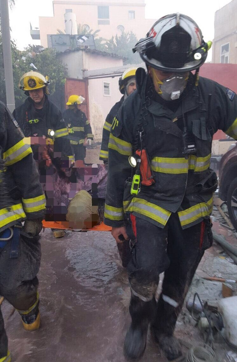 פינוי הנפגעים מזירת הפיצוץ. צילום: דוברות שירותי הכיבוי וההצלה
