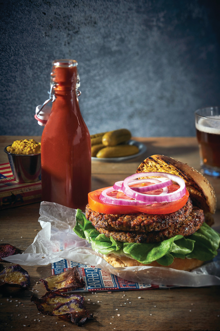 המבורגר עדשים ושיטאקה. צילום: אנטולי מיכאלו 